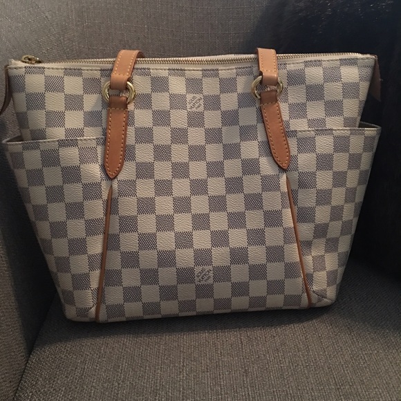 Authentic Louis Vuitton Totally PM - Picture 2 of 4
