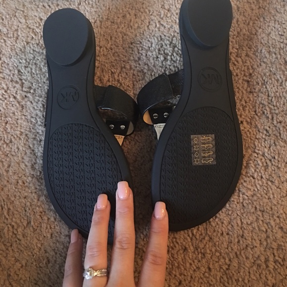 SOLD!!! 🆕 NWT/NWV MK Hamilton Sandal (Black) - Picture 3 of 4