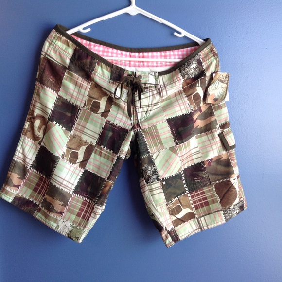 Billabong green Plaid Board Shorts 5 - Picture 1 of 3