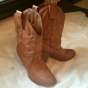 Western heeled tan boots