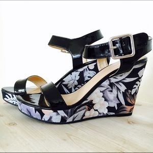 Floral Printed Wedges 🌺