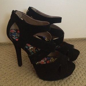 black pumps