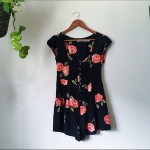 Kimchi Blue Floral Romper 🌹