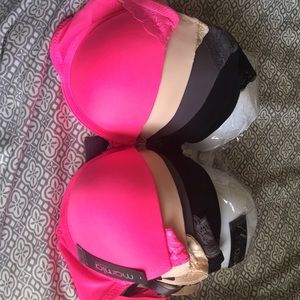 Set of 6 off-brand bras. New with tags