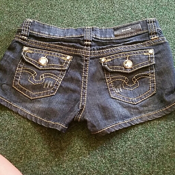 Shorts - Picture 2 of 3