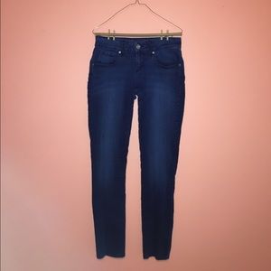 🎉SALE🎉 GUESS skinny jeans
