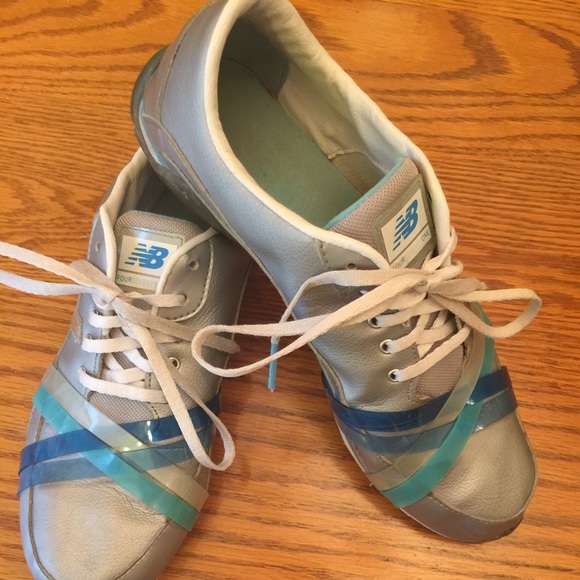 New Balance tennis shoes