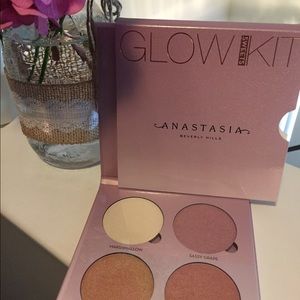 Anastasia Beverly Hills Glow Kit