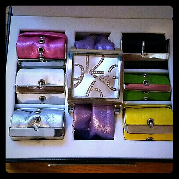 Fashion watch with interchangeable bands