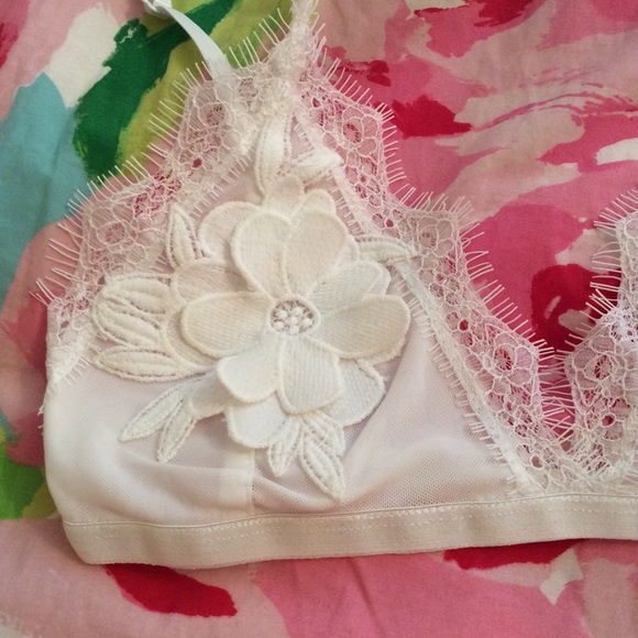 NWT Retail White Flower Lace Bralette - Picture 3 of 4