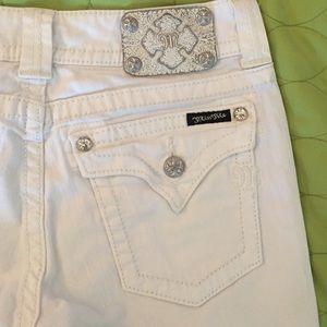 White Miss Me denim capris