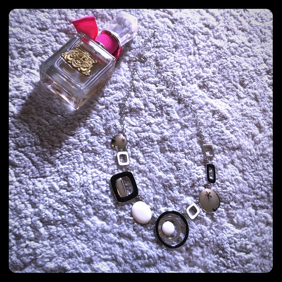 Lia sophia necklace