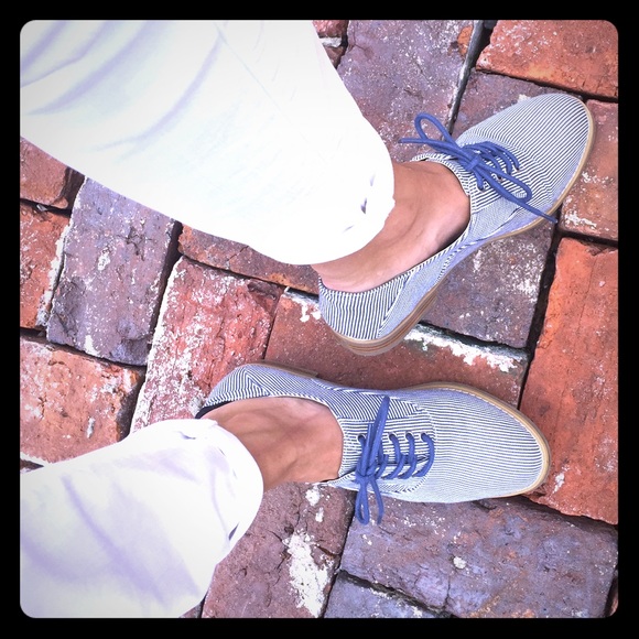 Oxford women's shoe size 7 navy and white stripe