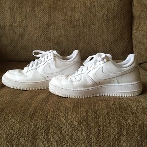 size 7.5 in woman's Nike Air Force 1