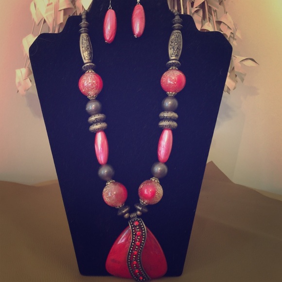Statement Piece Beautiful Red Necklace set - Picture 1 of 3