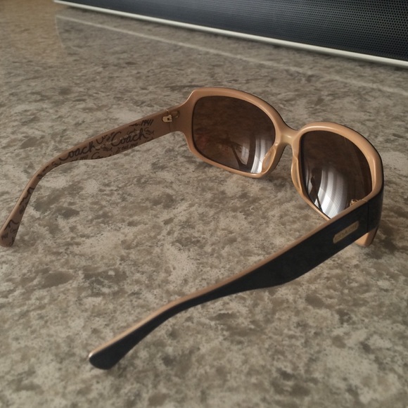 Coach sunglasses - Picture 3 of 4