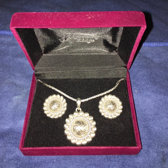 Tooled Silver Necklace & Earring set