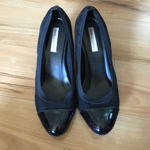Black wedges with shiny tips