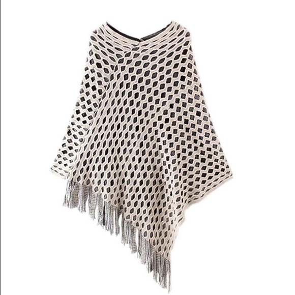 Sweaters - 💞HOST PICK💞 Tassel knit sweater poncho cape
