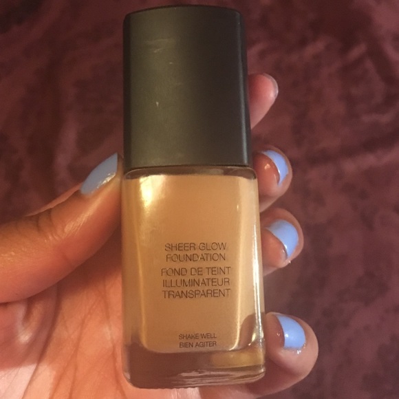 NARS ✨ Sheer Glow Foundation ✨ Cadiz, 1 oz - Picture 3 of 4