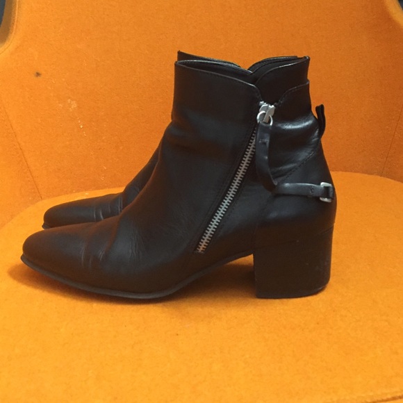 Zara leather zipper ankle boots
