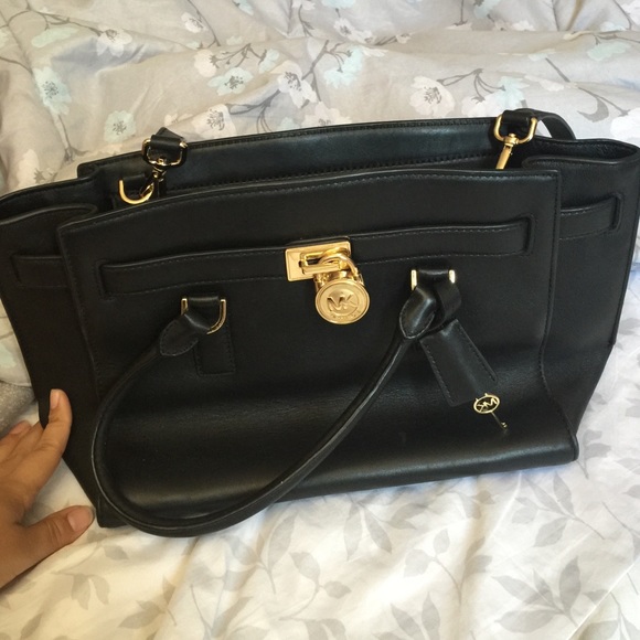 Black Michael kors purse w/crossbody strap
