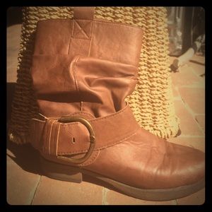 Madden Girl boots Ablee size 8 brown buckle slouch