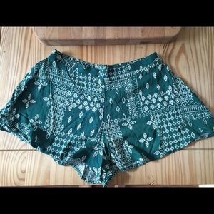 Super cute green light shorts !