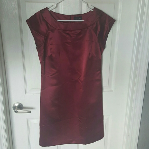 Maroon crew neck. Very classy