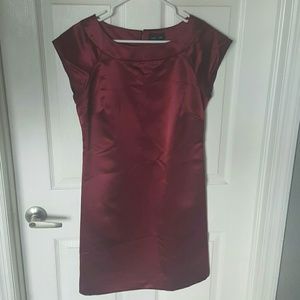 Maroon crew neck. Very classy