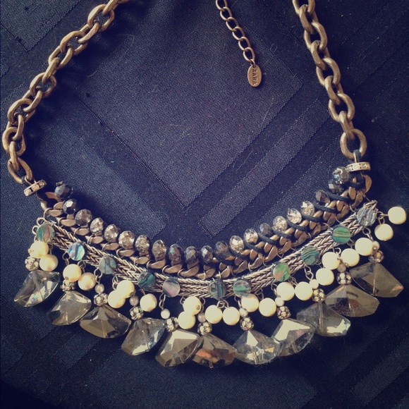 ZARA STATEMENT NECKLACE