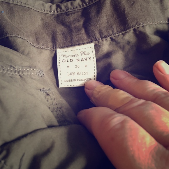 Olive microfiber old navy capris!  🎀🎀size 26🎀🎀