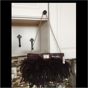 Shake your tail feathers !