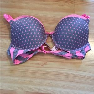 hot pink Victoria secret push up bra (hold)