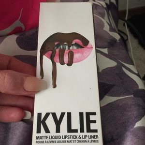 Kylie lip kit in true brown