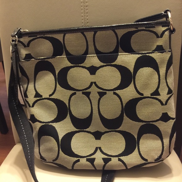 Never used coach bag without tags - Picture 2 of 3