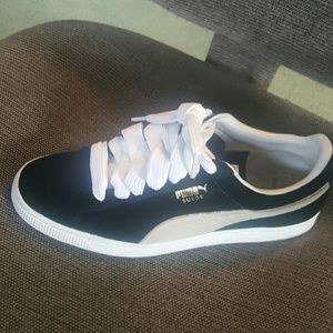 blsck and grey suede puma slightly wore w/ thick