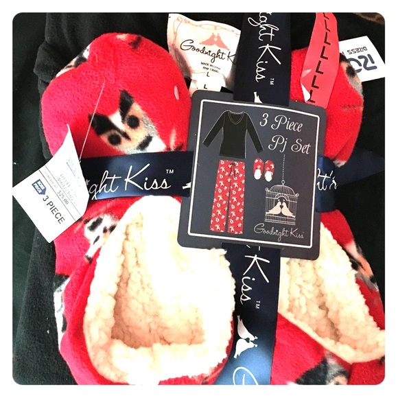 fleece pajamas set with matching slippers