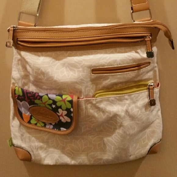Chic sling purse, perfect for summer!