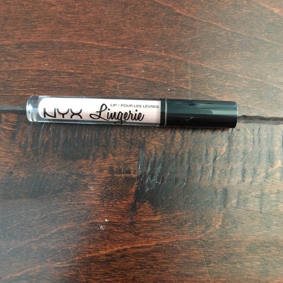 NYX Lingerie Liquid Lipstick in CORSET