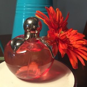 Nina Ricci perfume