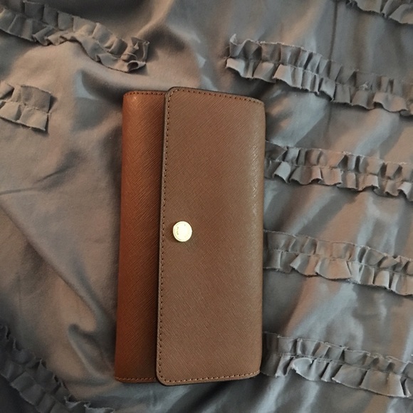 MK wallet. Can use it with or without the chain. - Picture 1 of 4