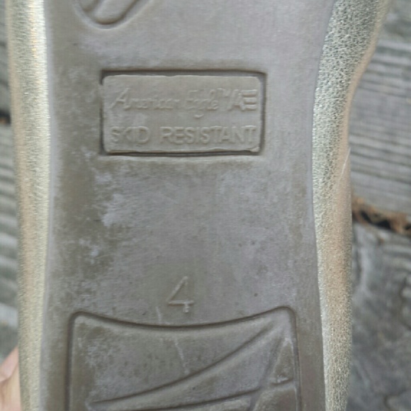 Girls gold or silver flats - Picture 3 of 3