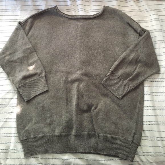 Worn multiple times, good condition gap sweater.