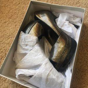 Jessica Simpson Tarnish Gold pumps! Never Worn!!