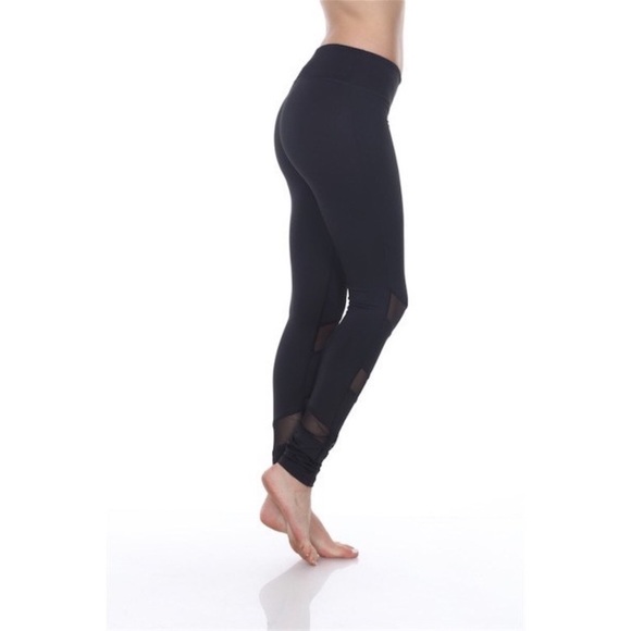 🚨 LAST ONE🚨 Becka Mesh Panel Yoga Pants - Picture 4 of 4