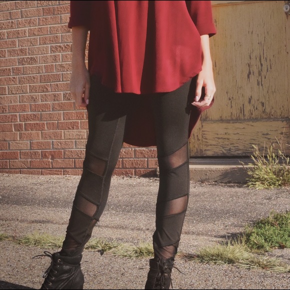 🚨 LAST ONE🚨 Becka Mesh Panel Yoga Pants - Picture 2 of 4