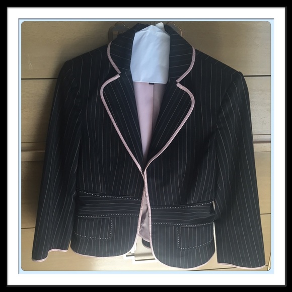 💋SATURDAY SALE💋 Beautiful pin-stripe jacket