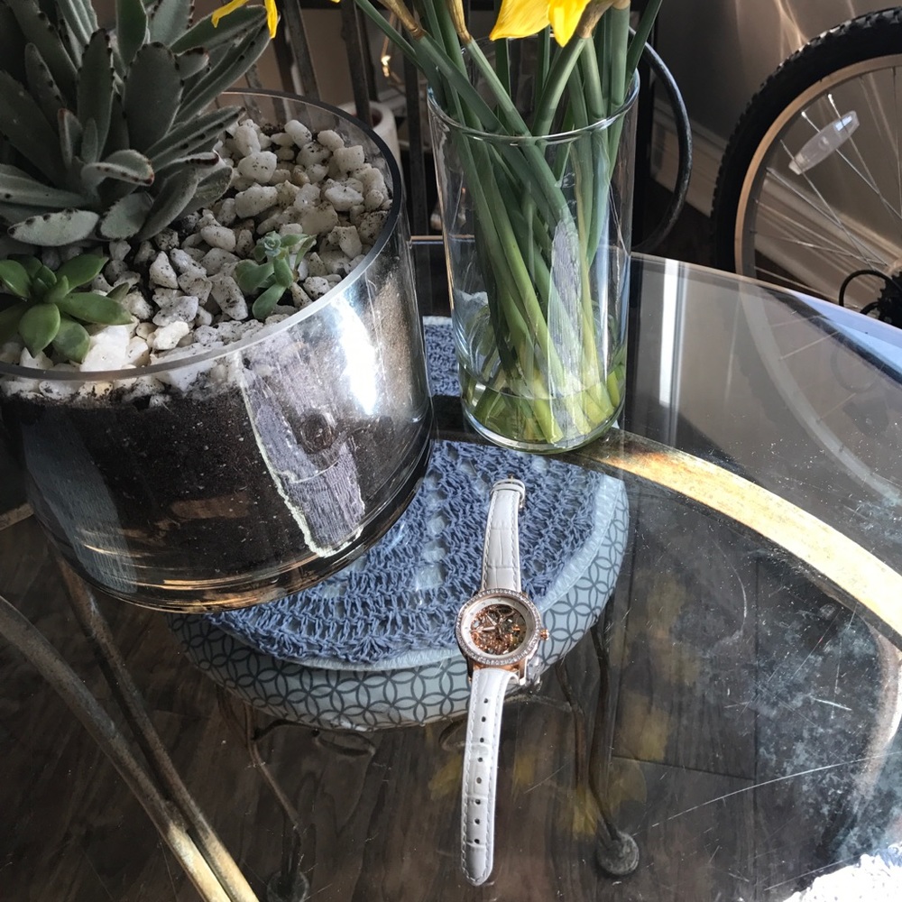 White and gold Anne Klein Watch - Picture 1 of 4