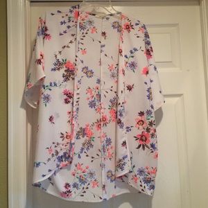 Polyester kimono decorated in colorful flowers